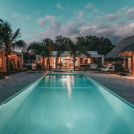 Surf And Yoga Retreat Nicaragua Hostel La Albina ภายนอก รูปภาพ